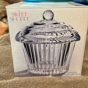 The Sweet Shoppe collection by Godinger hand crafted Shannon crystal cupcake